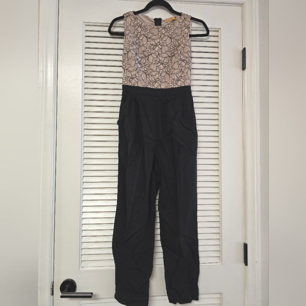 Alice + Olivia - Lace Bodice Sleeveless Lace Overlay Jumpsuit With Pockets
